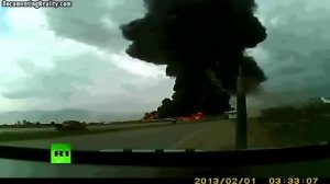 Самолет падает на землю, просто жесть. Смотрим