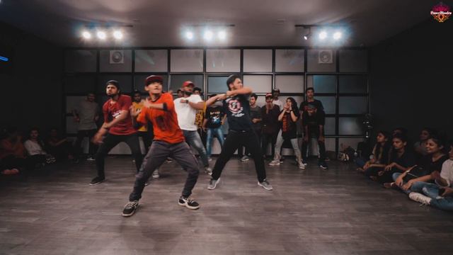 Aai Paapi Dance Choreography | Kismat Konnection | Mantra Monks | Dance Mantra Academy смотреть онлайн