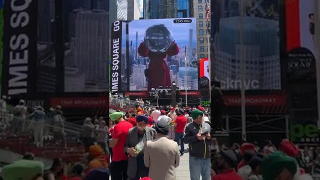 Don’t be fooled by the $150 Times Square Billboard! смотреть онлайн