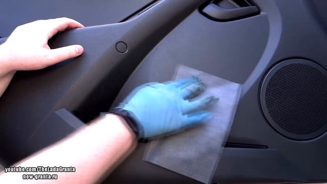 Простой способ убрать царапины с пластика в салоне автомобиля.