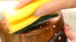 Как удалить жирный налет на кухне