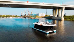 Хаусбот CRUISE