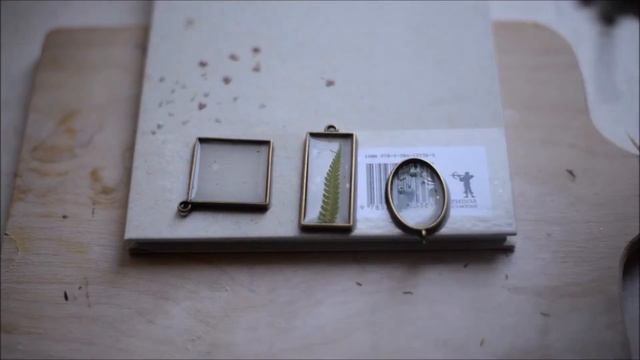 Кулоны из эпоксидной смолы | Сушка и окрашивание цветов смотреть онлайн