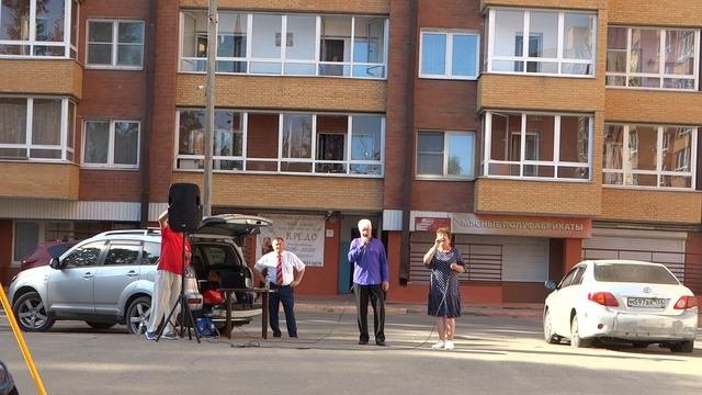 мкр.Синюшина Гора ... исп. Вл.Розанов и Валентина Майдурова