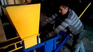 Производство лего кирпича в домашних условиях. Лего станок механический.
