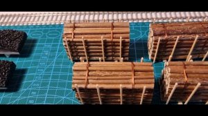 Модели полувагонов от R-land в масштабе H0, 12-132 и 12-132-03 с разными грузами.