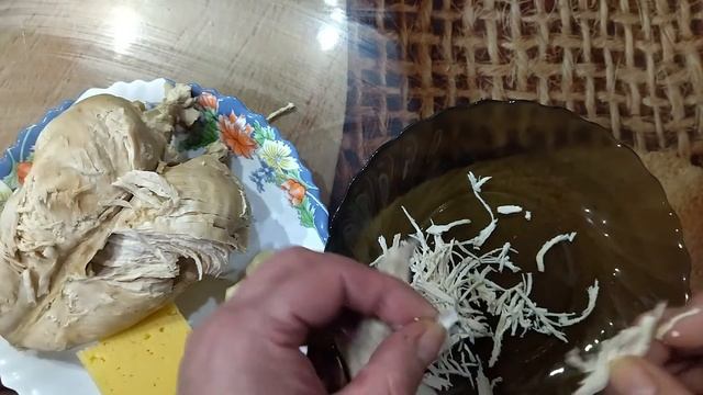 ТАКОГО рецепта НЕТ В ИНТЕРНЕТЕ!!! САЛАТ " КУРИНЫЕ  НИТОЧКИ ". Удивительно вкусный салат !!!!