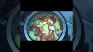 Свиные рёбрышки с белыми грибами в афганском казане