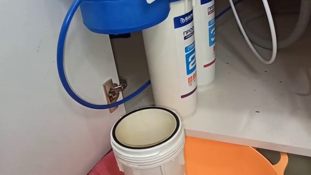 Как самостоятельно заменить фильтр под мойкой? Пошаговая инструкция. смотреть онлайн