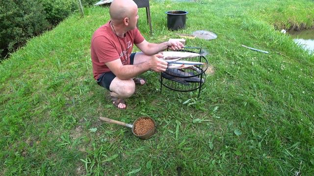 Коптим пойманную рыбку на даче))) смотреть онлайн