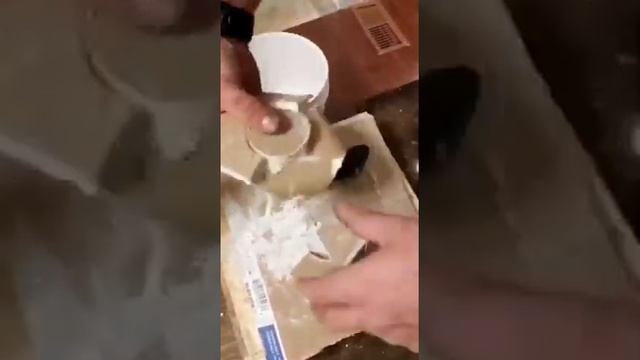 Заклеивание отверстия в гипсокартоне