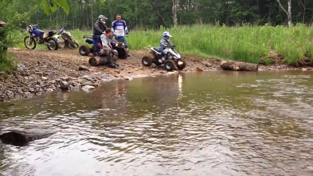 4 года на квадроцикле через ручей смотреть онлайн