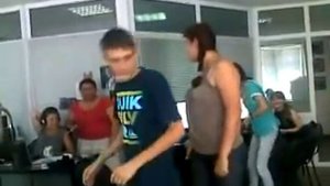 Необыкновенная. Она носит мужчин на руках