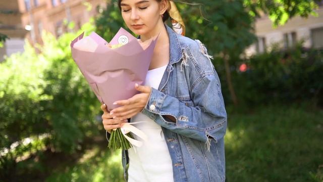 Букет из 51 белой и персиковой розы микс (Кения) 40 см Standart смотреть онлайн