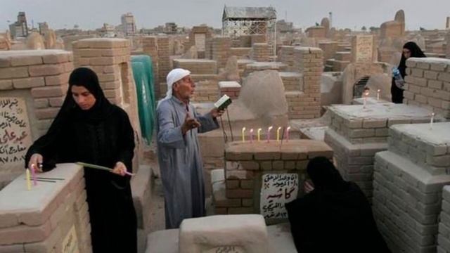 Wadi Us Salaam Is World's Biggest Cemetery - Largest Graveyard In Najaf Iraq смотреть онлайн