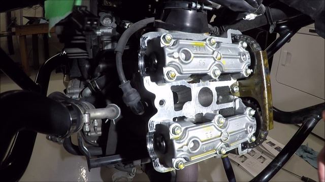 Suzuki V Strom DL650 - Valve Clearance Adjustment смотреть онлайн