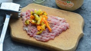 Рулетики из свинины с огурцом