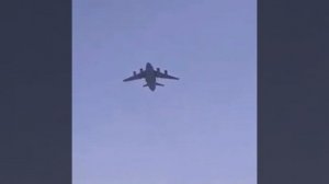 Аэропорт Кабул - Люди падают с самолета пытаясь улететь из Афганистана
