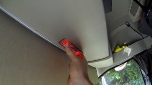 How to replace interior light bulbs of a Volvo FH4