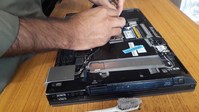 Dell E6410 Fan Cleaning Heat up issue solve смотреть онлайн