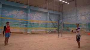 Предыгровая разминка в пляжном волейболе.