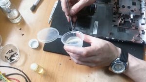 Как восстановить втулки крепления петель матрицы на ноутбуке HP.