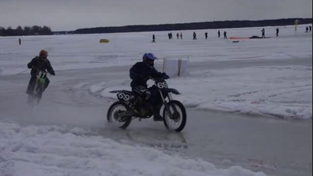 Зимние мото гонки в Конаково, февраль, 2008 смотреть онлайн