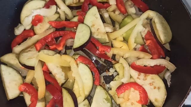 Если у Вас есть 1 БАКЛАЖАН, 1 КАБАЧОК приготовьте этот вкуснейший РЕЦЕПТ! Съедается в один миг! смотреть онлайн