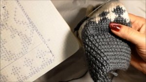 Мужские варежки на двух спицах с символом года Мышкой