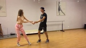 Танец под песню GAZIROVKA - Танцы в моей кровати