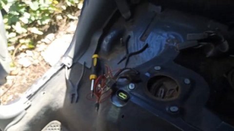 Мазда 3 - как проверить и снять бензонасос без снятия бака.