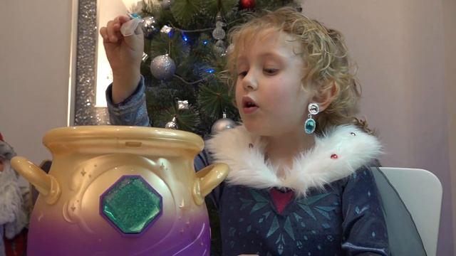 Волшебный котёл Magiс Mixies  Наколдуй игрушку Мэджик Миксис!