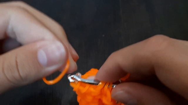 Лумигуруми ДИНОЗАВР (часть 3)| Плетение из резиночек Rainbow Loom ДИНОЗАВРИК БЕЗ СТАНКА