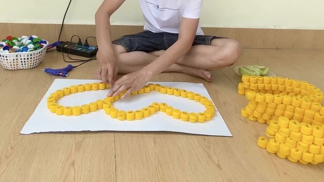 DIY Recycled Plastic Bottle Cap To Make Heart Shaped Flower Pot With 2 Gold Compartments смотреть онлайн