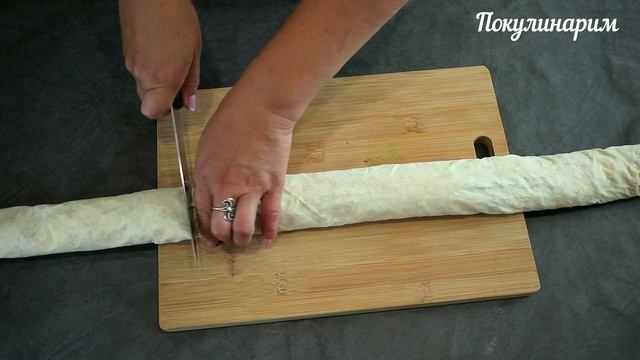 Очень вкусный рулет из лаваша с крабовыми палочками сыром и яйцом