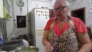 уха из питуха.наваристая уха на курином бульоне.