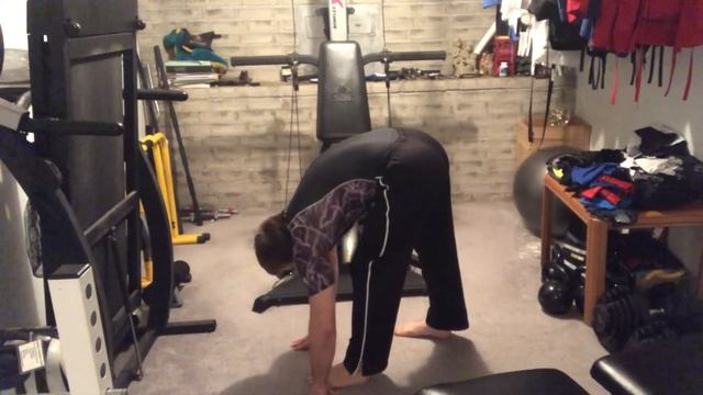 5 Minute Ligh Stretching Routine - Shoulders and Calves - Day 25 of 60 Day Splits Challenge смотреть онлайн