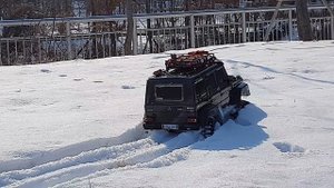 TRAXXAS Mercedes-Benz G 500 4x4² TRX4 G500 Snow road driving.