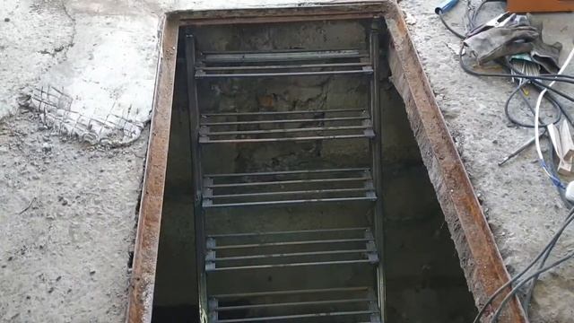 Железная лестница и стеллаж в гараж.