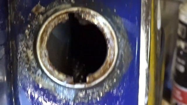 De-Rusting and sealing a motorcycle gas tank. смотреть онлайн