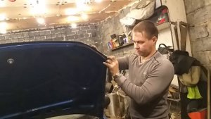 Как правильно и красиво установить мухобойку - дефлектор капота на Лада Калина