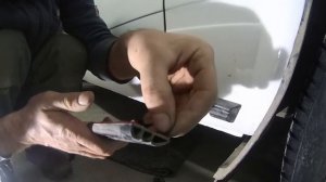 Монтаж нижнего молдинга на ВАЗ 2107.