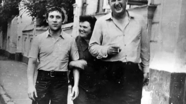 Владимир Высоцкий "У меня друзья очень странные..." смотреть онлайн