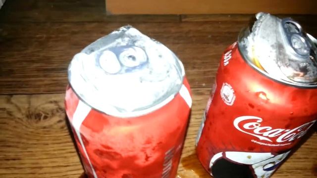 Две банки Coca Cola разорвались в холодильнике смотреть онлайн