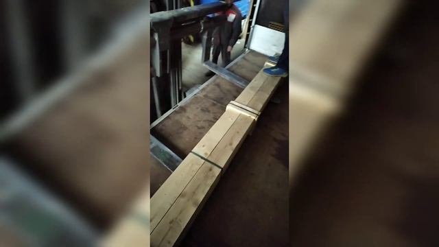 Загрузка на складе.Помощь дальнобойщиков.Словакия-Лодзь 489км./#заводвСловакии