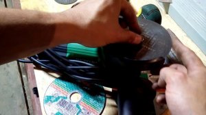 Затяжка диска на болгарке от руки. Правильная установка диска.