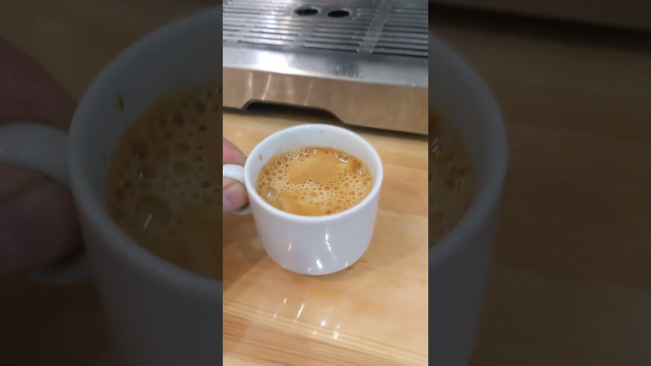 Рожковая кофеварка BORK CM EMN 9922 BK, демонстрация работоспособности смотреть онлайн