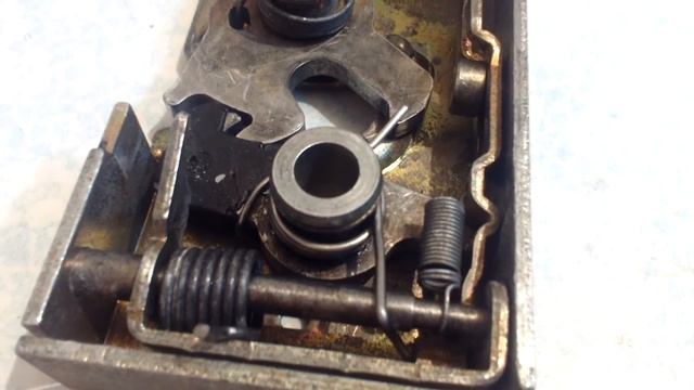 Разборка сборка ревизия доработка замка двери Пассат Б3 Passat B3 door lock disassembly revision смотреть онлайн