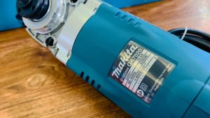 Makita GA7020 Angle Grinder 7” 2,200W .