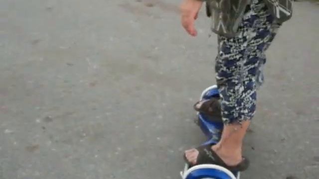 даже бабушка катается на гироскутере смотреть онлайн